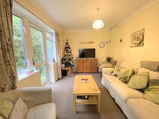 4 bedroom semi-detached house to rent - Photo 1