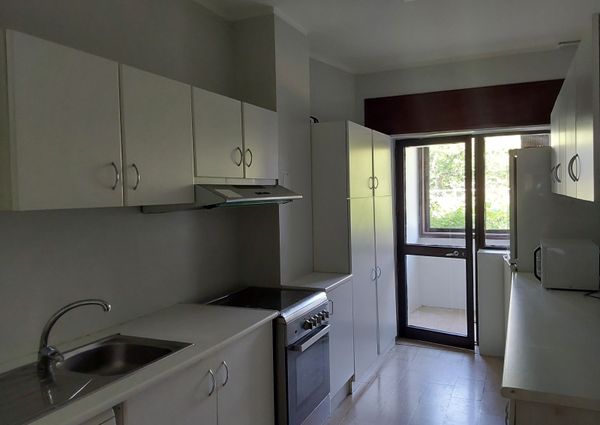 Simpático Apartamento T2 para Arrendamento junto à Foz do Douro