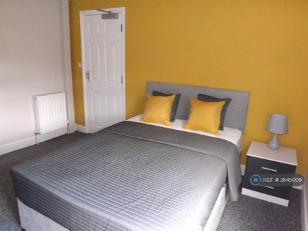 1 bedroom in a house share to rent - Photo 4
