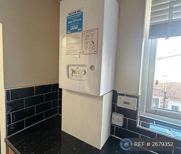 3 bedroom flat to rent - Photo 1