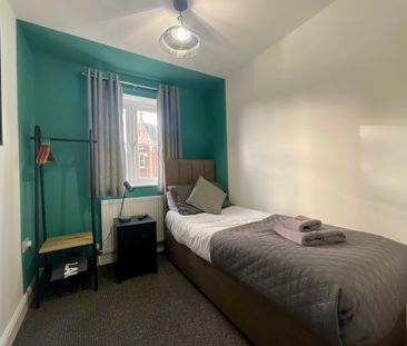 3 bedroom Semi-Detached House to let - Photo 4