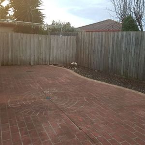 Modern 3-Bedroom Home in Mill Park - Photo 2