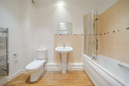 3 bedroom flat to rent - Photo 5