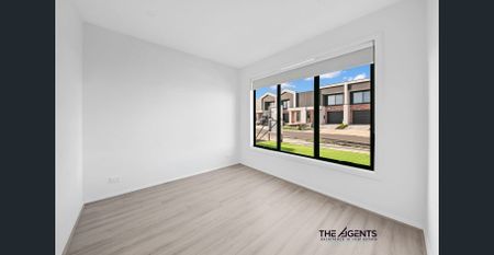 Modern Family Home - Double Masters with Multiple Living Zones. - Photo 3