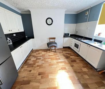 3 bedroom terraced house to rent - Photo 4