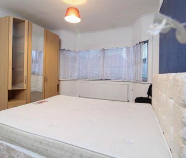 28 Burgess Road, Southampton - Photo 1