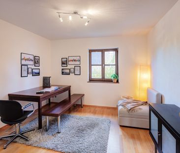 Family-friendly semi-detached house with garden - Photo 5