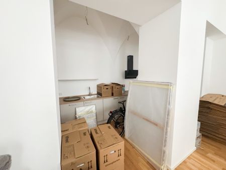 Elegantes Wohnen im historischen Kloster – Stilvolle 2 Zimmerwohnung mit Terrasse! - Photo 2