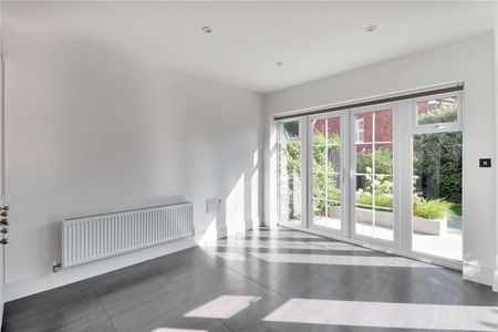 Semi-detached four bedroom home within a private development in Hawkenbury - Photo 2