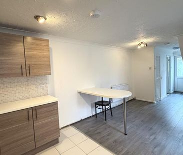 4 bedroom terraced house to rent - Photo 6