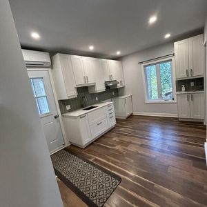 Saint-Hubert - 3 1/2 Rénové Avec Parking - Photo 2