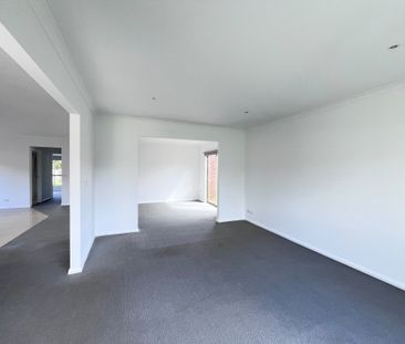 Spacious Three-Bedroom Residence with Double Garage & Generous Fron... - Photo 2