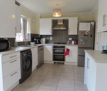 3 bedroom semi-detached house to rent - Photo 6