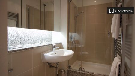 2-bedroom apartment for rent in Docklands North, Dublin - Photo 3