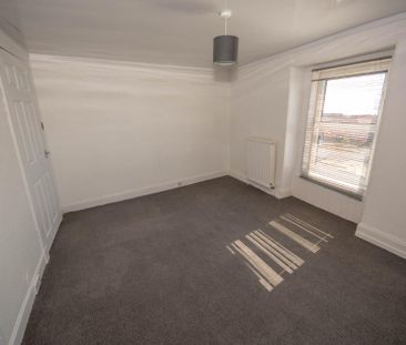 4 bedroom flat to rent - Photo 2