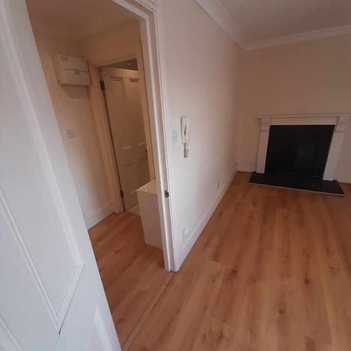 1 Bed Flat, Cambridge Street, SW1V - Photo 1
