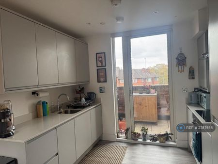 2 bedroom flat to rent - Photo 4