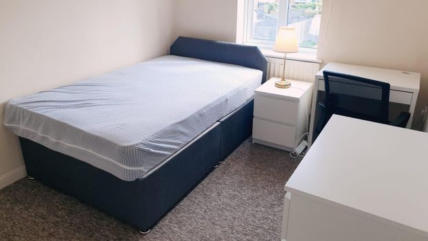 Hazel Grove, Bristol - Photo 1