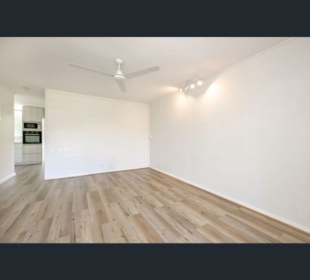 2/196 Greenslopes Street, Edge Hill, Qld 4870 - Photo 5
