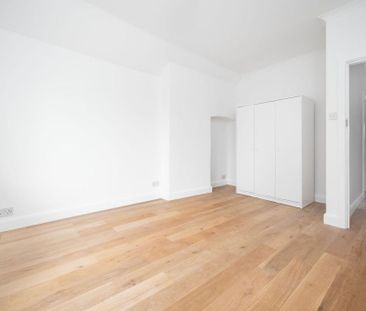 3 bedroom flat to rent - Photo 3