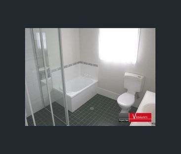 SPACIOUS HOME CLOSE TO THE TOWN CENTRE - Photo 6