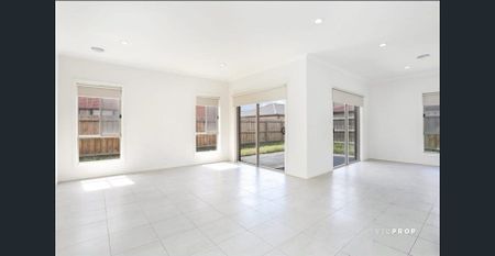 Premium Family Living in Featherbrook - Photo 5