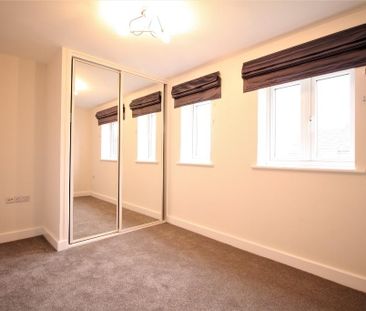 2 bedroom end of terrace house to rent - Photo 2