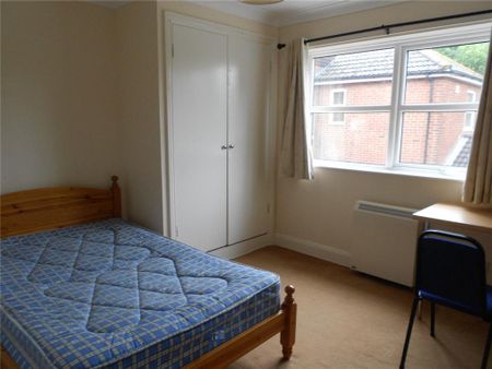 3 bedroom flat to rent - Photo 4