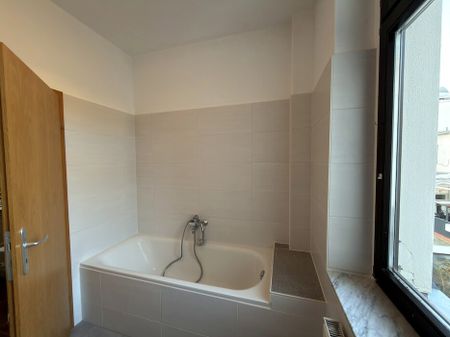 Einbauküche - Badewanne - Tageslichtbad - Stellplatz | 2-Zimmer-Wohnung Plauen Haselbrunn - Foto 2