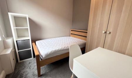 High Spec 5 bedroom House with 2 bathrooms - Photo 4