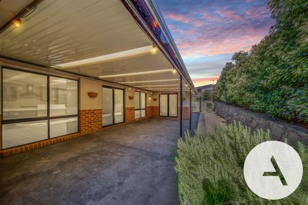 13 Allambee St, Jerrabomberra NSW 2619 - House For Rent | Domain - Photo 2