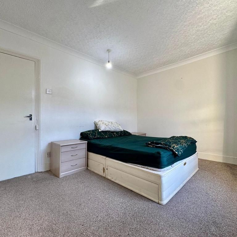 2 bedroom end of terrace house to rent - Photo 1