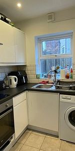 Fantastic 3-Bedroom Student House with On-Street Parking Near Sheffield Hallam University - Photo 3