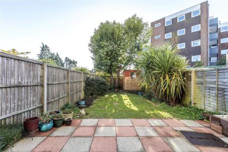 4 bedroom terraced house to rent - Photo 3