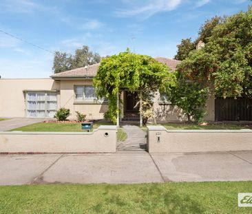 Character and charm in a convenient setting - Photo 6