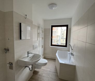 Sanierte 3-Raum-Wohnung im Stadtzentrum mit Balkon und Badewanne - Foto 3