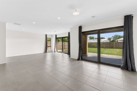 Executive Five-Bedroom Family Home - Photo 2