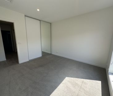 Privately tucked away 2 Bedroom unit! - Photo 5
