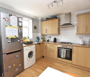 3 bedroom terraced house to rent - Photo 2