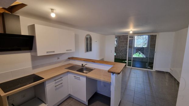 Location Appartement 3 pièces 52m² GALLARGUES LE MONTUEUX 30660 - Photo 1