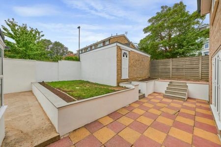 Ravensbourne Park Crescent, Catford, SE6 - Photo 4