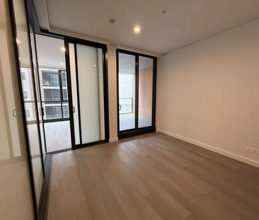 Brand New Luxtury 1 Bed+Study Apartment in the Heart of Zetland - Photo 5