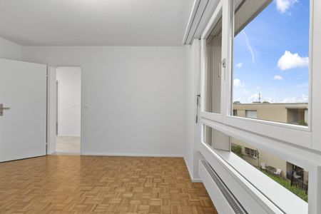 Centrally located, completely renovated 2024! - Photo 2