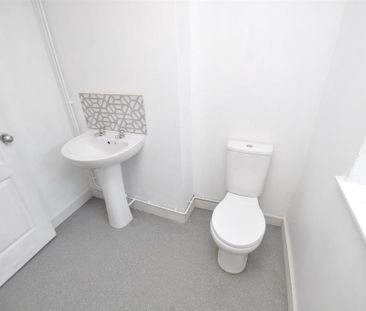 3 bedroom terraced house to rent - Photo 6