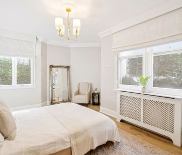 A spacious three bedroom apartment on Sloane Gardens, SW1W. - Photo 6