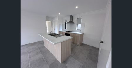 Brand new & great location! 3 x 2 Golf Estate - Photo 2