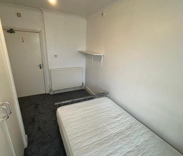 1 bedroom in a house share to rent - Photo 6
