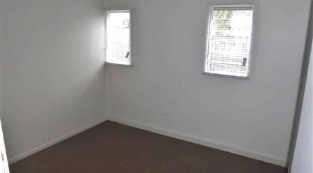 2 bed cutie!! - Photo 3