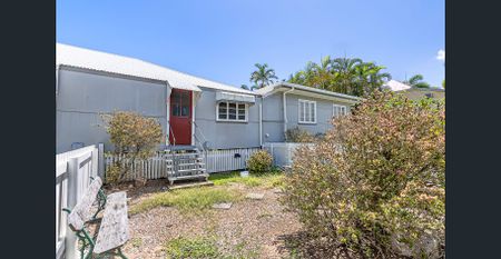 Two Bedroom - Prime Location - Photo 3