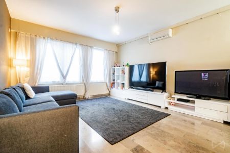 Gelijkvloerse verdieping met één slaapkamer in Saint-josse-ten-noode - Foto 3